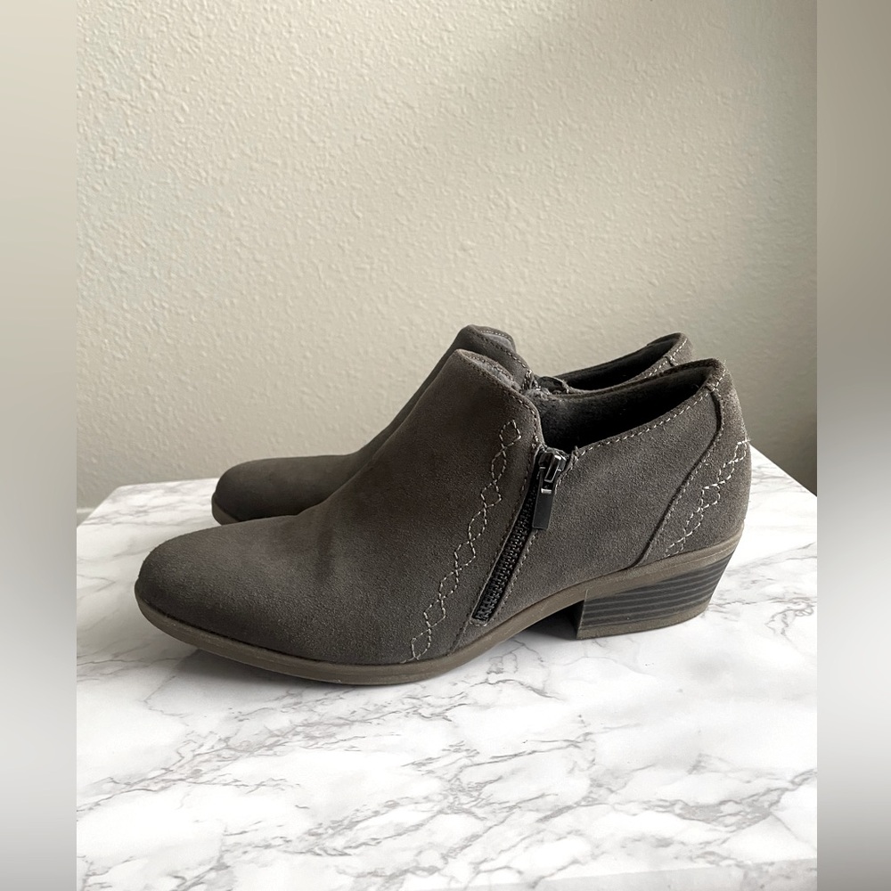 Gray Earth Origins Collette Caitlyn Sz 10 Medium Width Pre-owned good condition